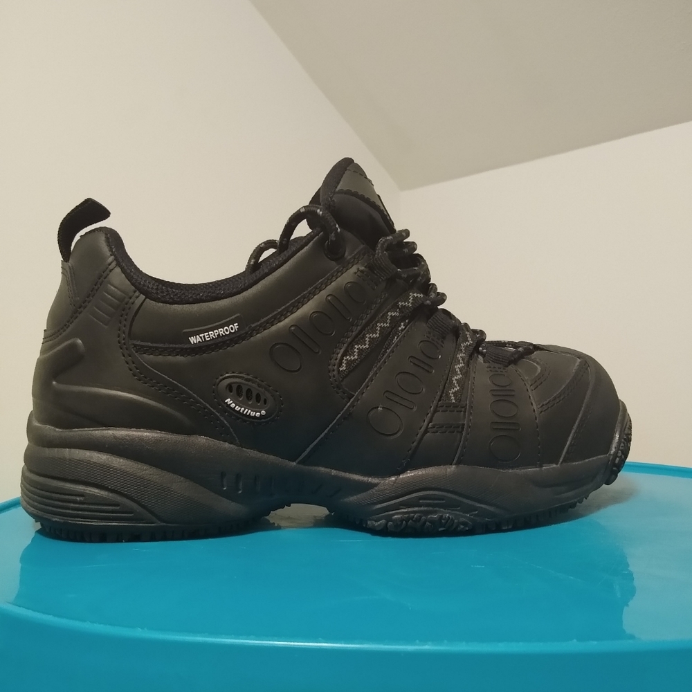 Nautilus SAFETY FOOTWEAR

• Composite Safety Toe